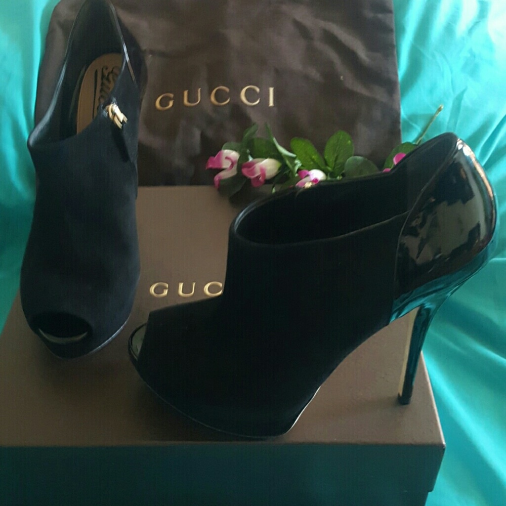 GUCCI Gorgeous Peep Toe Suede Patent Heels EUC 8